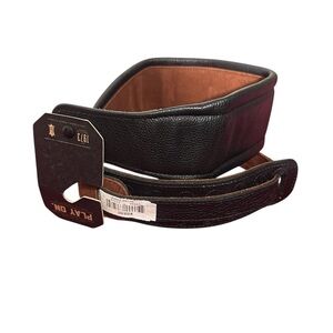 This is a guitar strap 1973, made of leather Play ON.